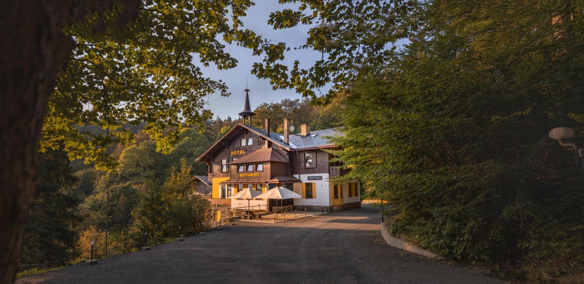 Hotel Lovecky Zamecek Orion Liberec Exteriör bild