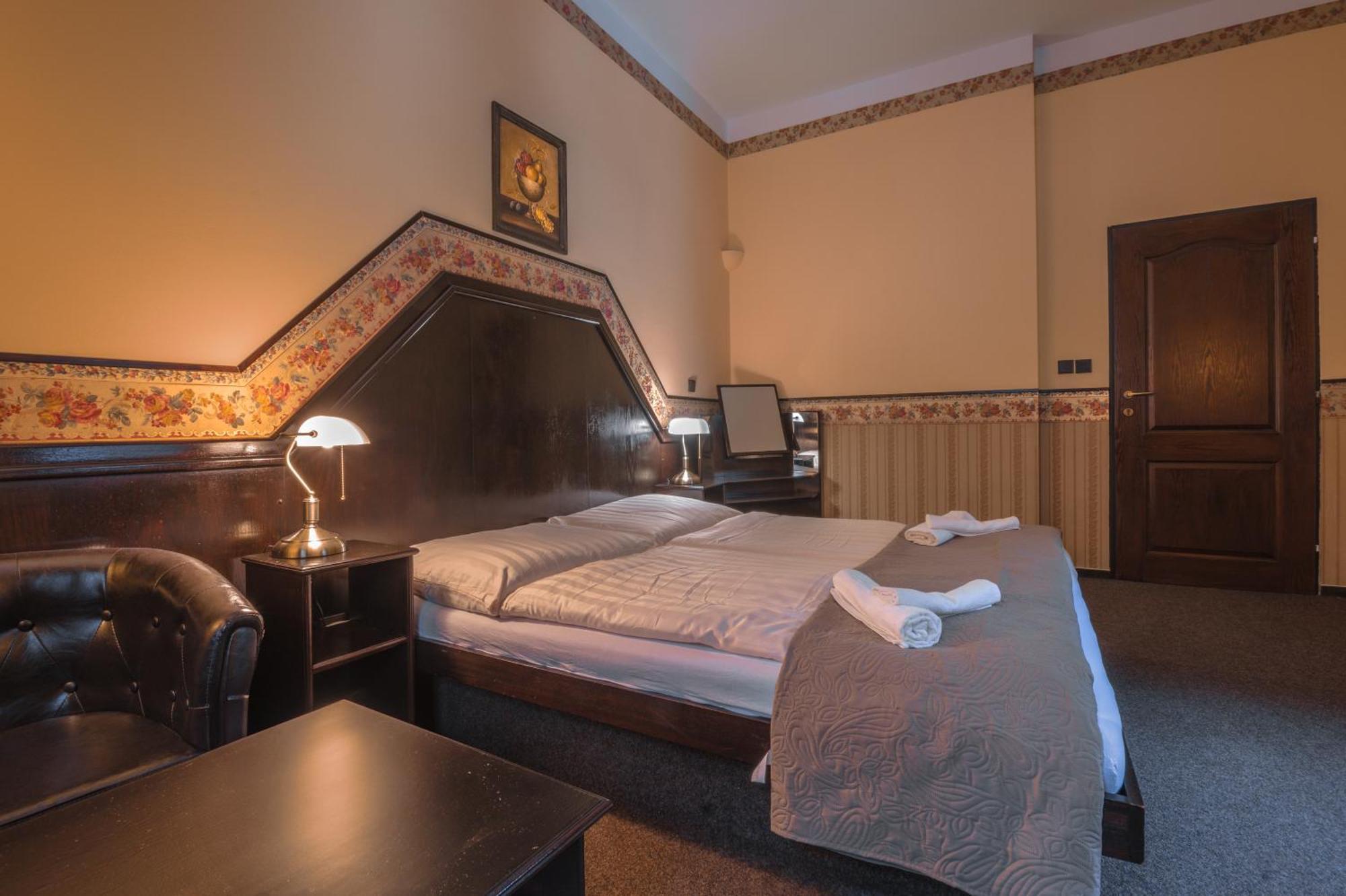 Hotel Lovecky Zamecek Orion Liberec Exteriör bild