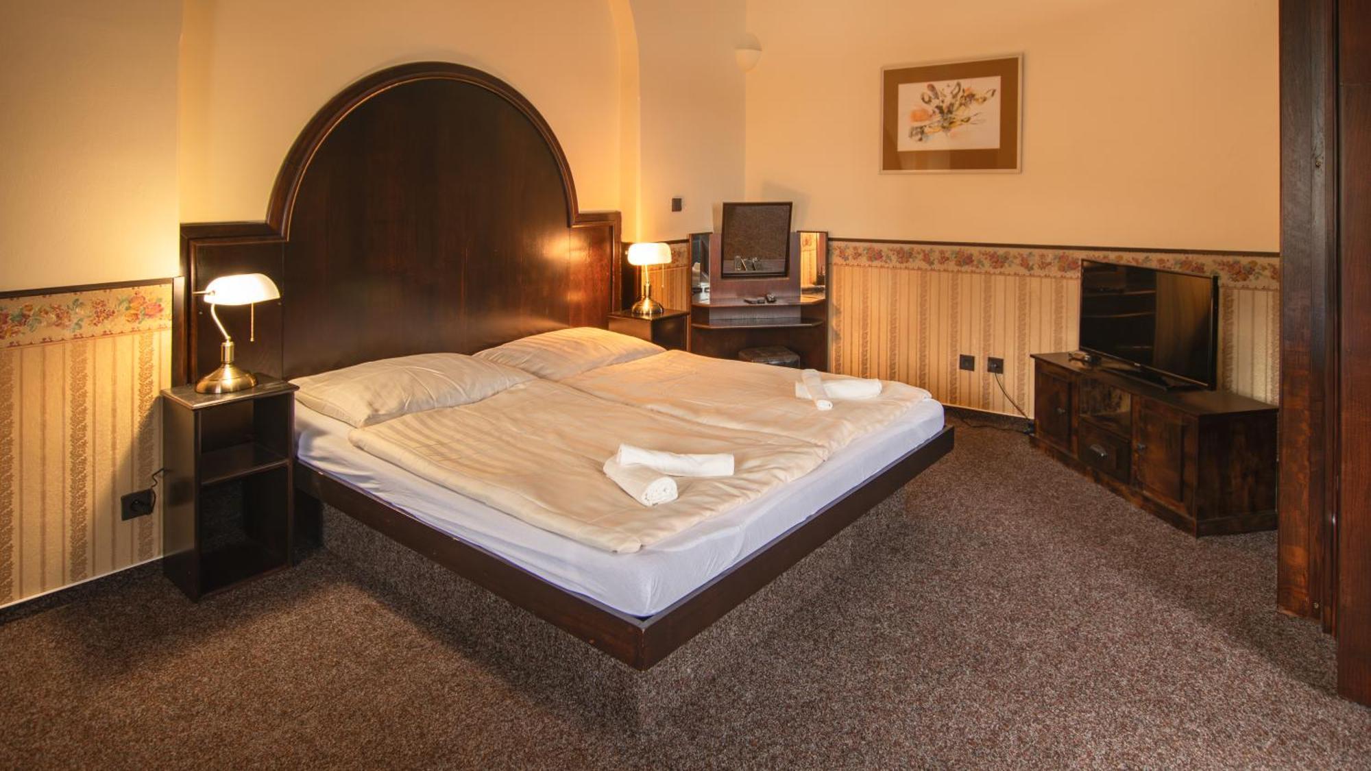 Hotel Lovecky Zamecek Orion Liberec Exteriör bild