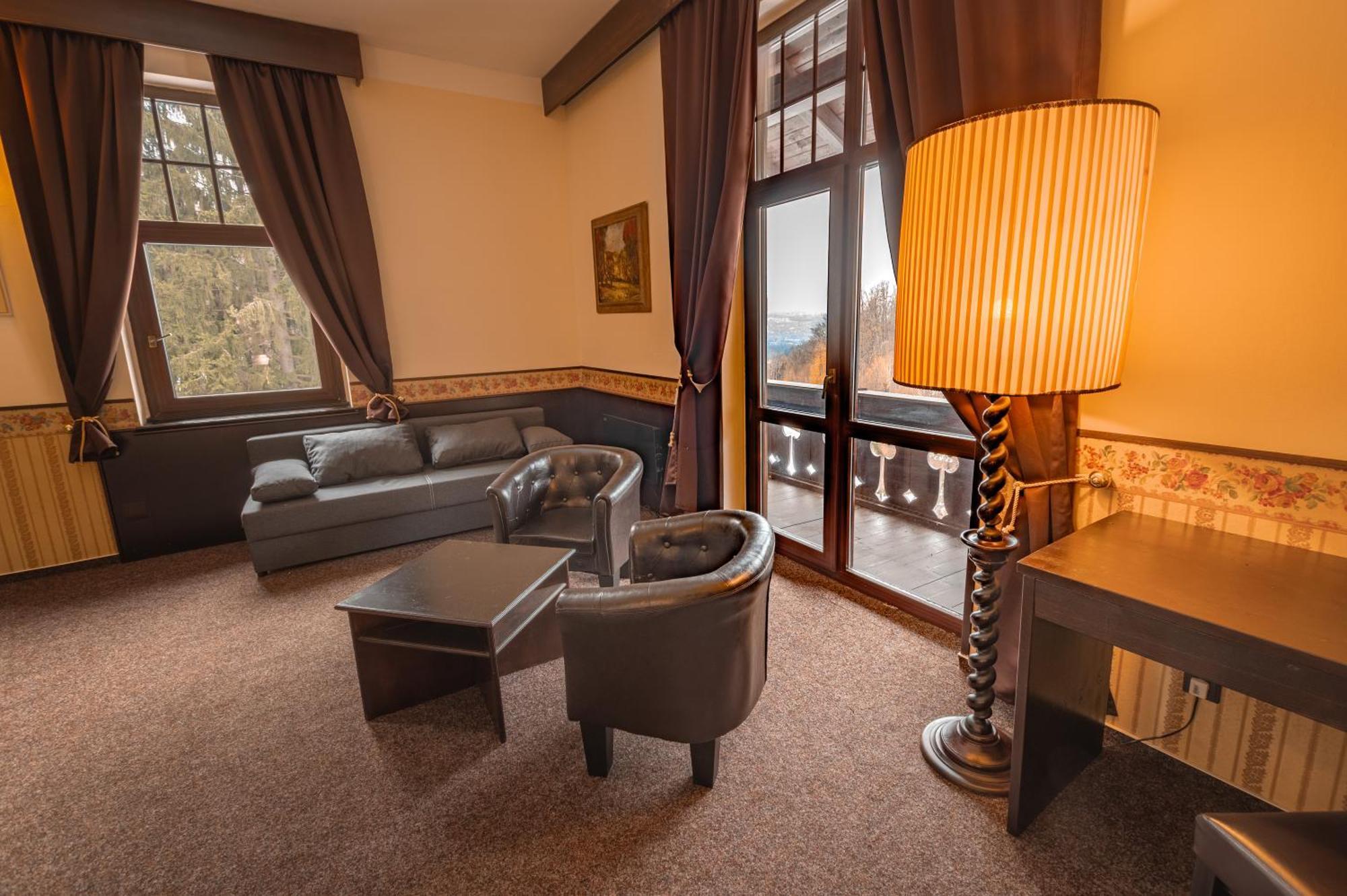 Hotel Lovecky Zamecek Orion Liberec Exteriör bild