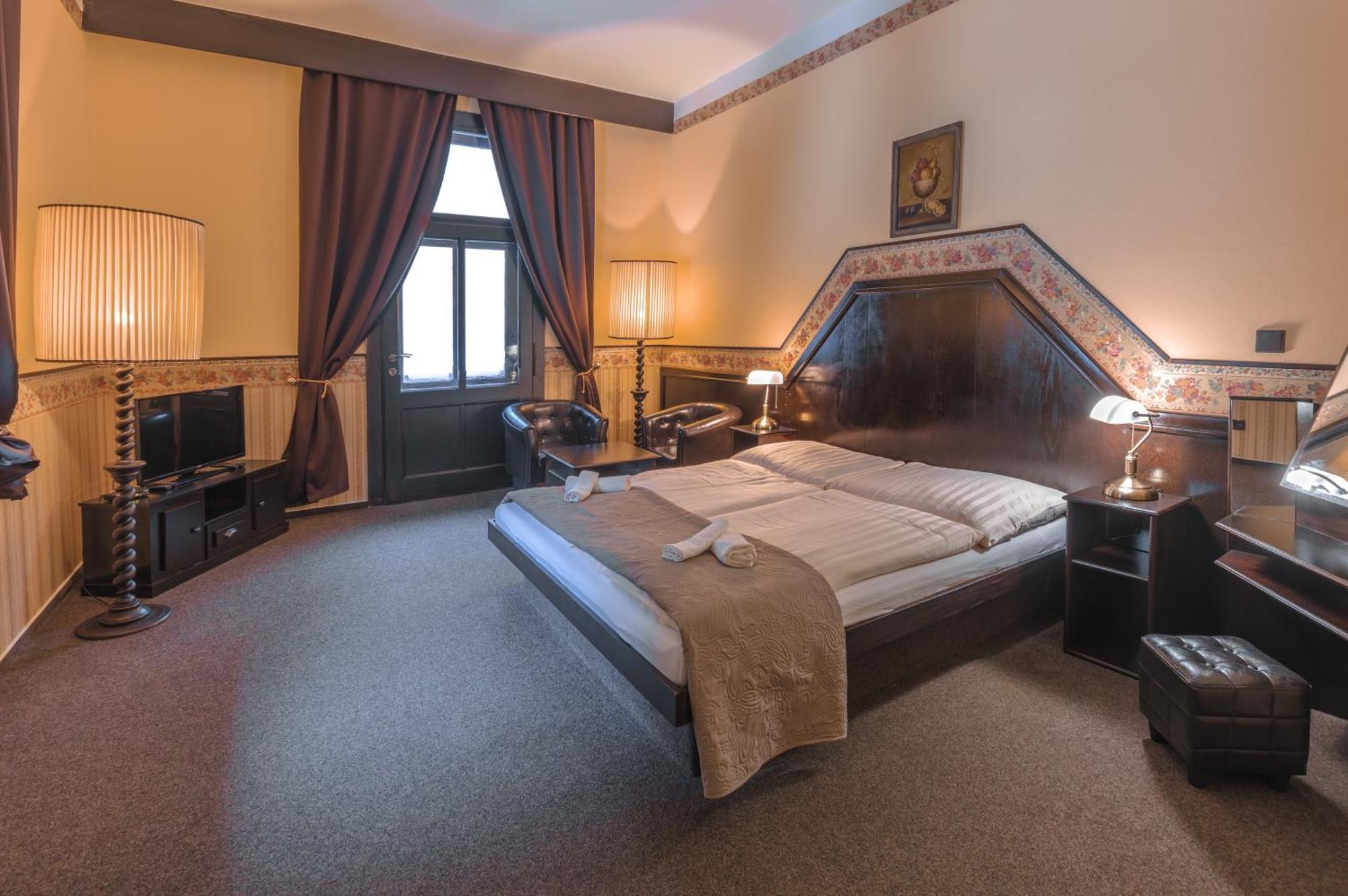 Hotel Lovecky Zamecek Orion Liberec Exteriör bild